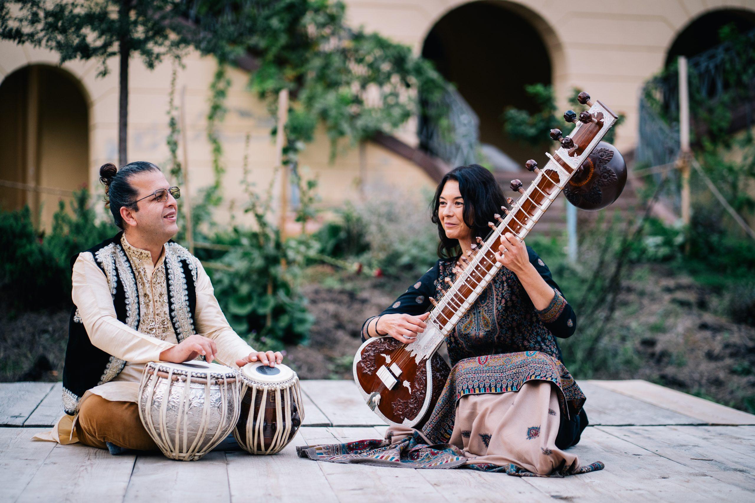 20250902-_DSC1606 Tabla und Sitar